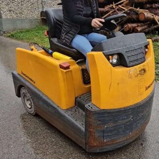 Schlepper, voll funktionsfähig, mit Dreieckzugdeichsel und Anhängerkupplung
